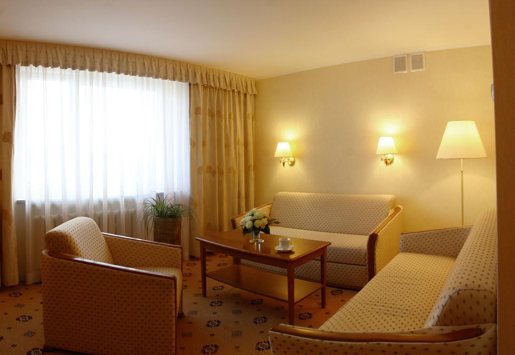 Hotel Prezydencki 3-Star Rzeszow Oda fotoğraf