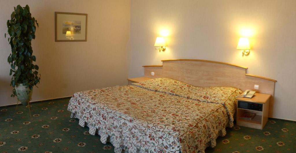 Hotel Prezydencki 3-Star Rzeszow Oda fotoğraf