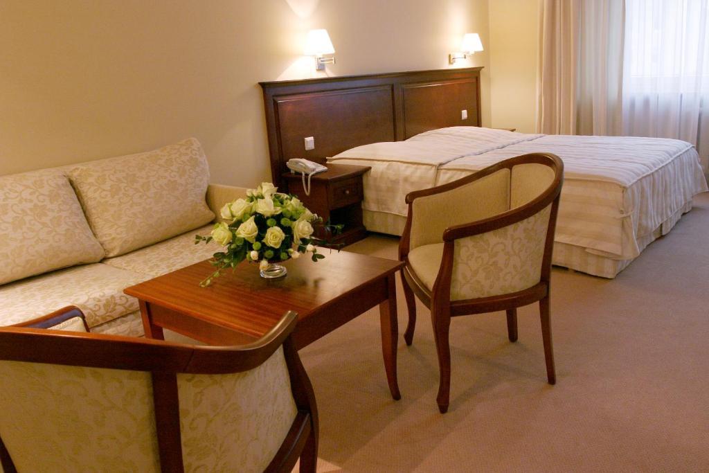Hotel Prezydencki 3-Star Rzeszow Oda fotoğraf